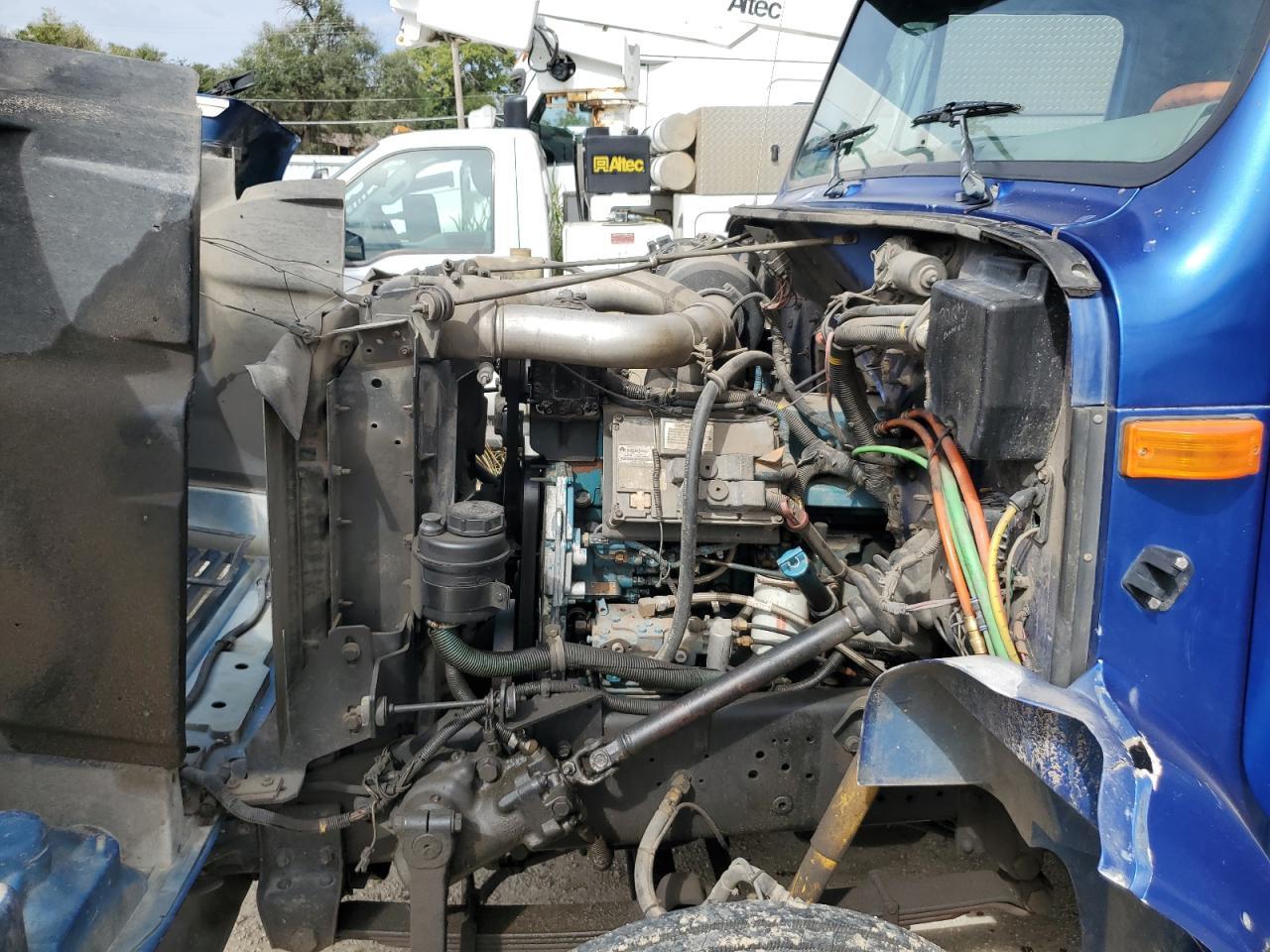 2001 International 4700 Flatbed Truck