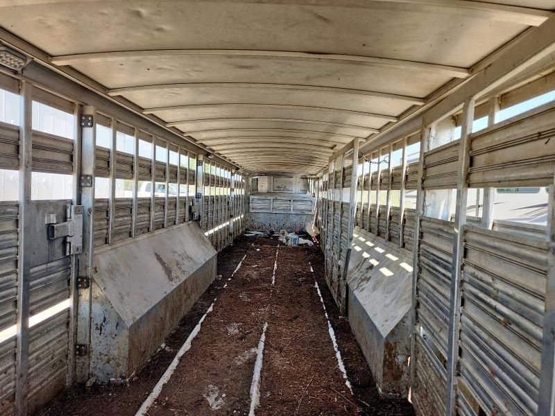 2016 Platiuring 2016 Platinum Livestock Trailer
