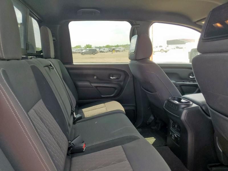 2023 Nissan Titan SV