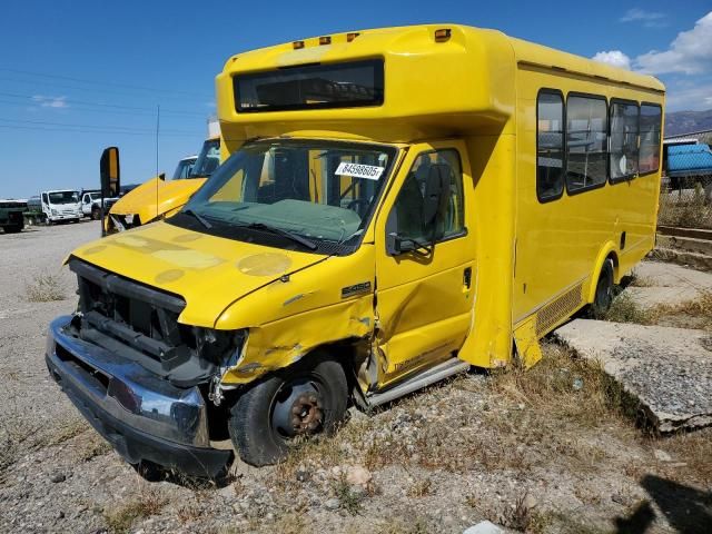 2016 Ford Econoline E450 Super Duty Cutaway Van