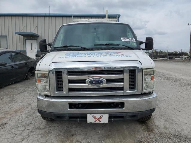 2011 Ford Econoline E350 Super Duty Cutaway Van