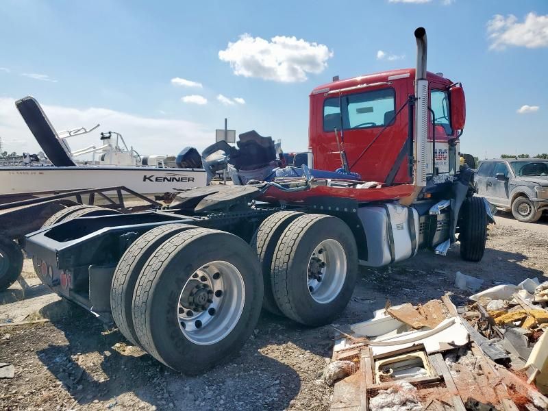 2018 Mack CXU613 Semi Truck