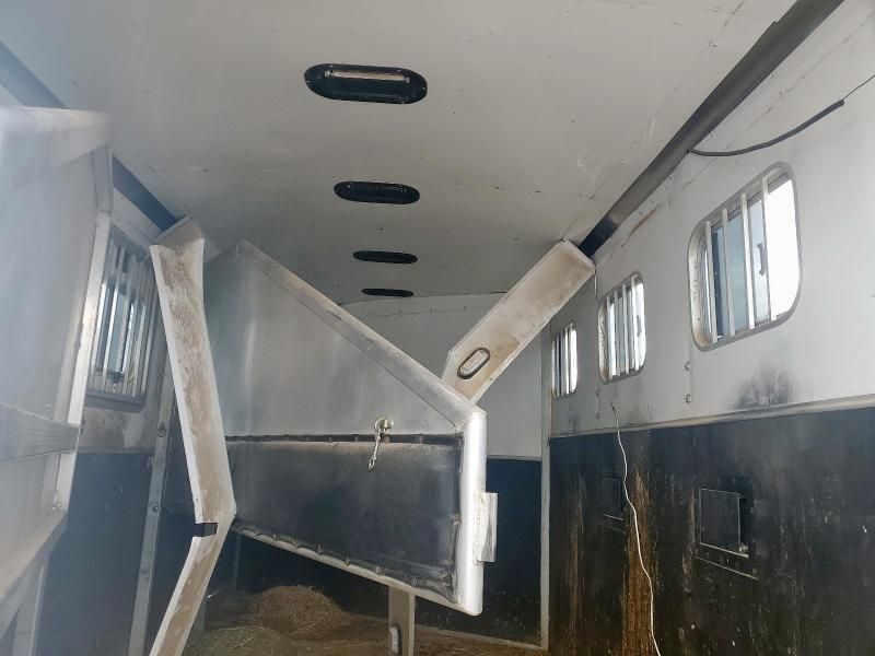 2004 Exiss Horse Trailer