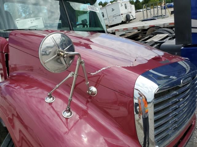 2014 Freightliner Columbia Semi Truck
