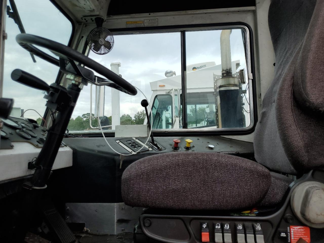 2011 Capacity TJ5000-Yard Truck