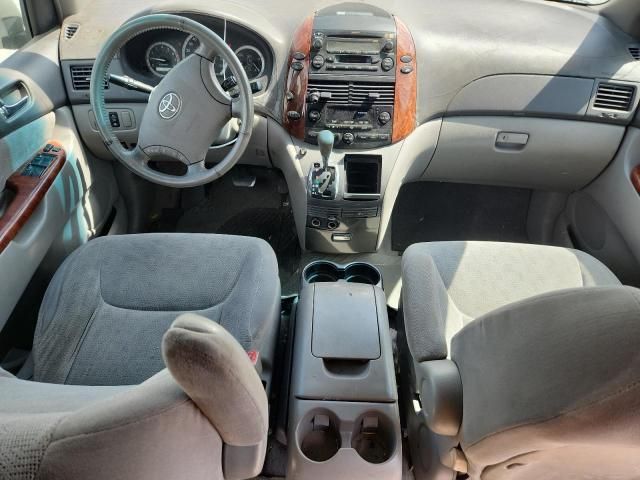 2004 Toyota Sienna XLE
