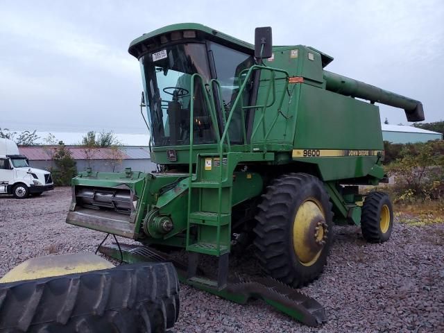 1995 John Deere 9600-Agriculture Tractor