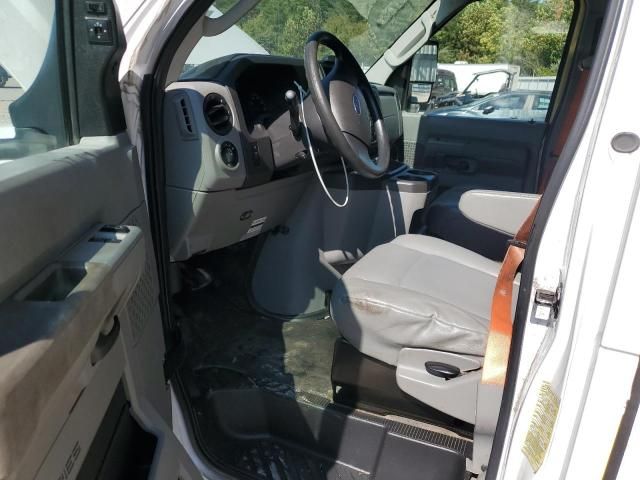 2019 Ford Econoline E450 Super Duty Cutaway Van