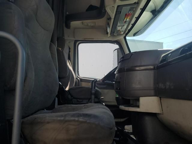 2013 Volvo VNL Semi Truck