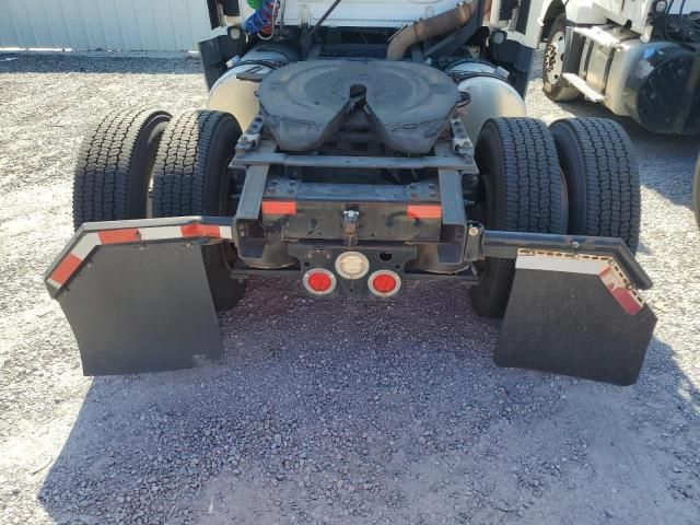 2016 Freightliner Cascadia 1-Truck Cab AND Chassis