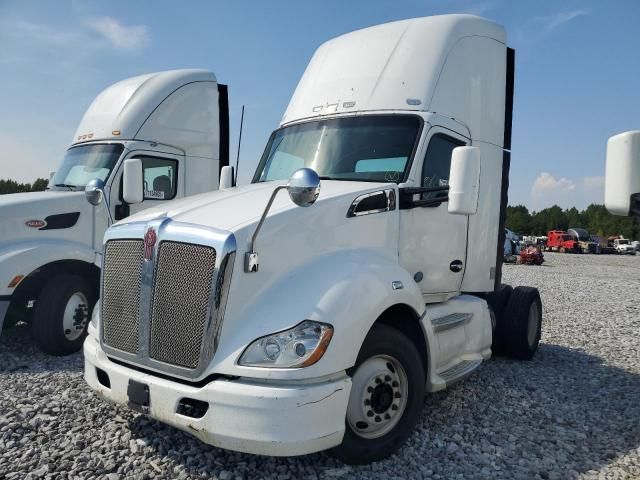 2015 Kenworth T680 Semi Truck