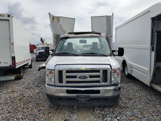 2024 Ford Econoline E450 Super Duty Cutaway Van