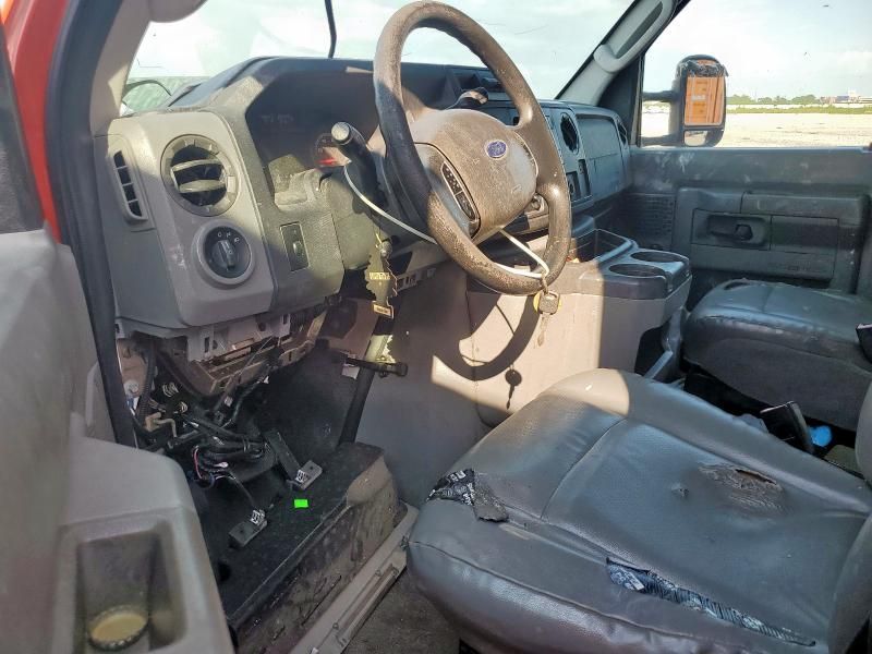 2010 Ford Econoline E450 Super Duty Cutaway Van