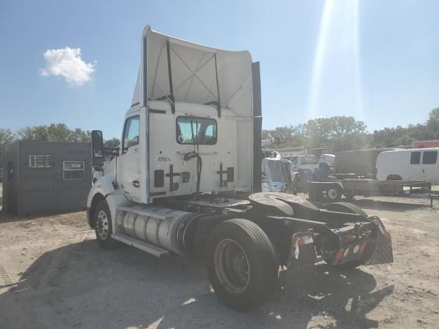 2017 Kenworth T680 Semi Truck