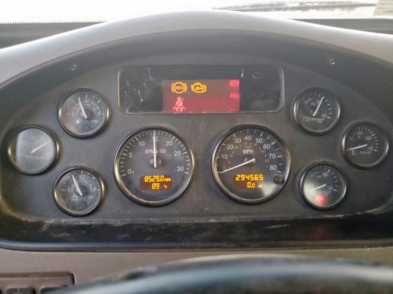 2015 Peterbilt 348 Flatbed Truck