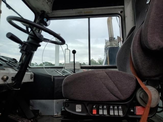 2011 Capacity TJ5000-Yard Truck