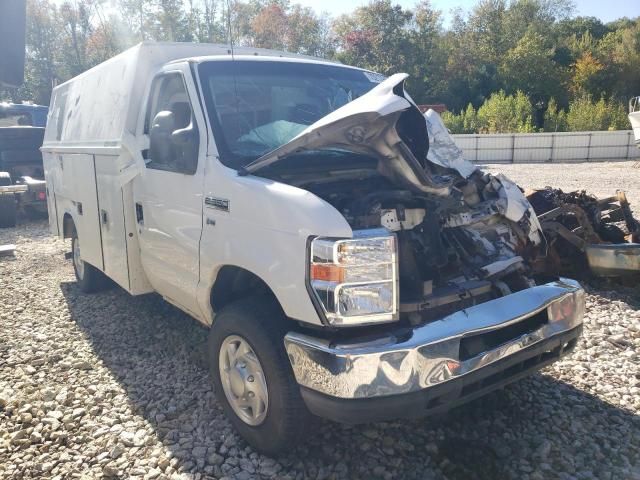 2010 Ford Econoline E350 Super Duty Cutaway Van