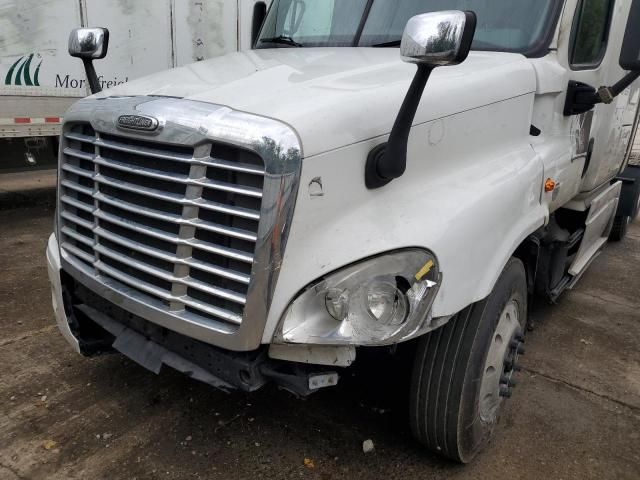 2018 Freightliner Cascadia 125 Semi Truck