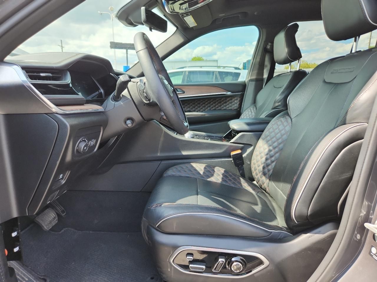 2023 Jeep Grand Cherokee Summit