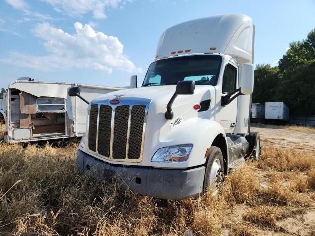 2017 Peterbilt Tractor 2017 Peterbilt 579 Semi Truck