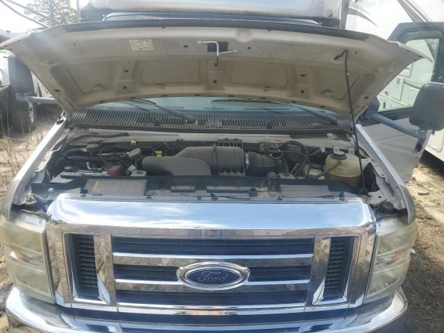 2008 Ford Econoline E450 Super Duty Cutaway Van