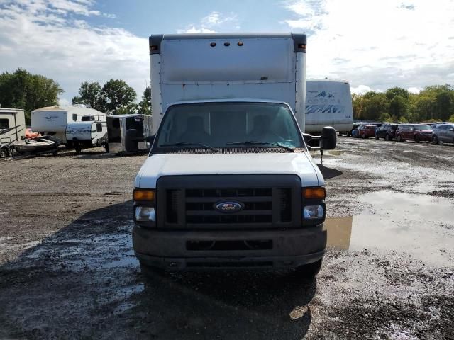 2010 Ford Econoline E450 Super Duty Cutaway Van