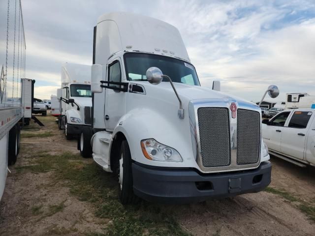 2014 Kenworth T680 Semi Truck