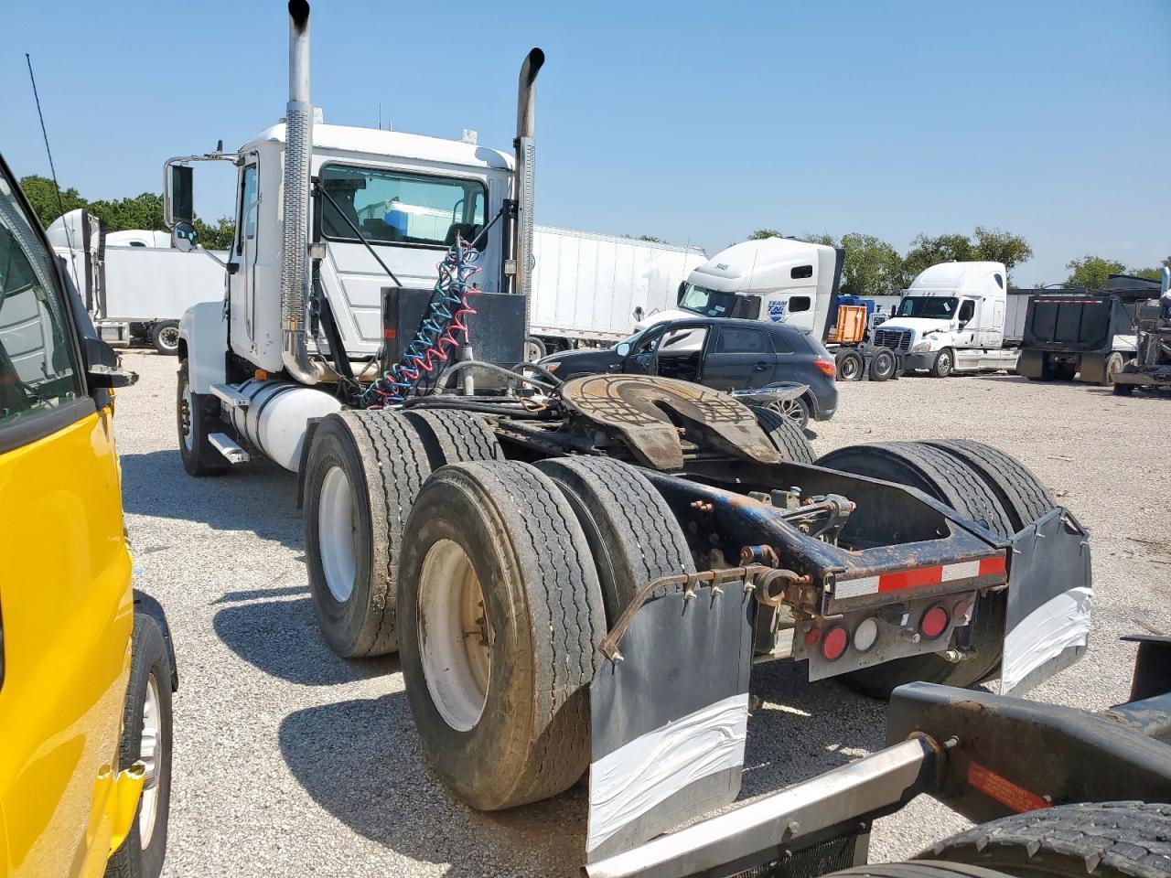 2010 Mack 600 CHU600-Semi Truck
