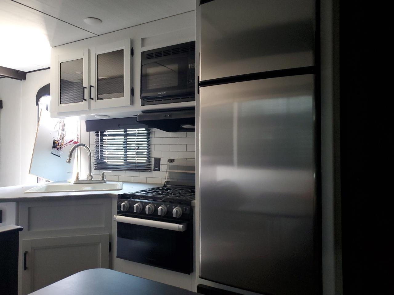 2021 Keystone Hideout-RVS Camper