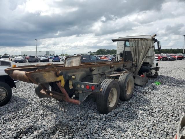 2002 Volvo VHD ROLL-OFF Container Truck