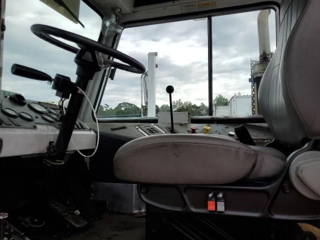 2011 Capacity TJ5000-Yard Truck
