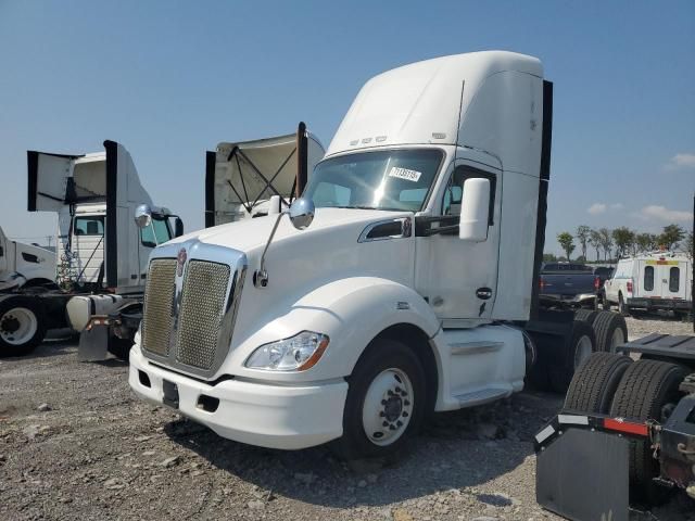 2014 Kenworth T680 Semi Truck