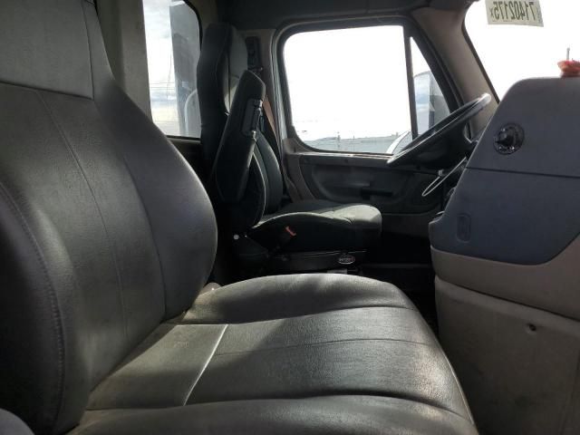 2015 Freightliner Cascadia 1-Trucks Semi Truck