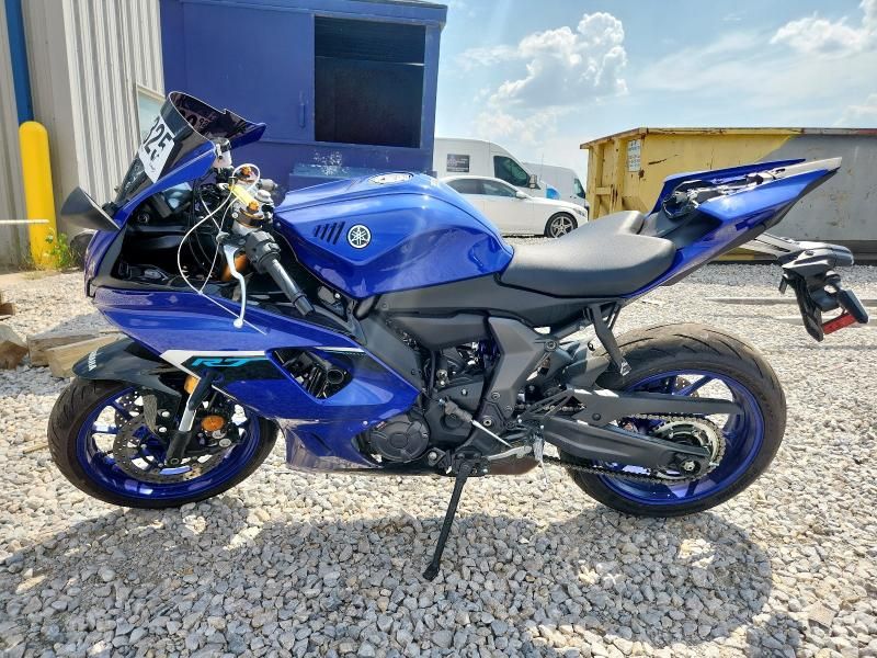 2025 Yamaha YZFR7