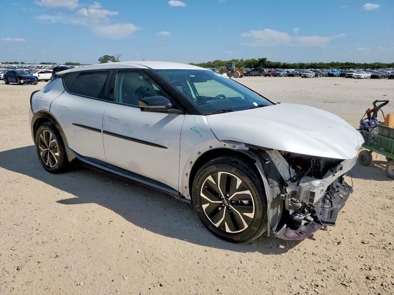 2022 KIA EV6 Light
