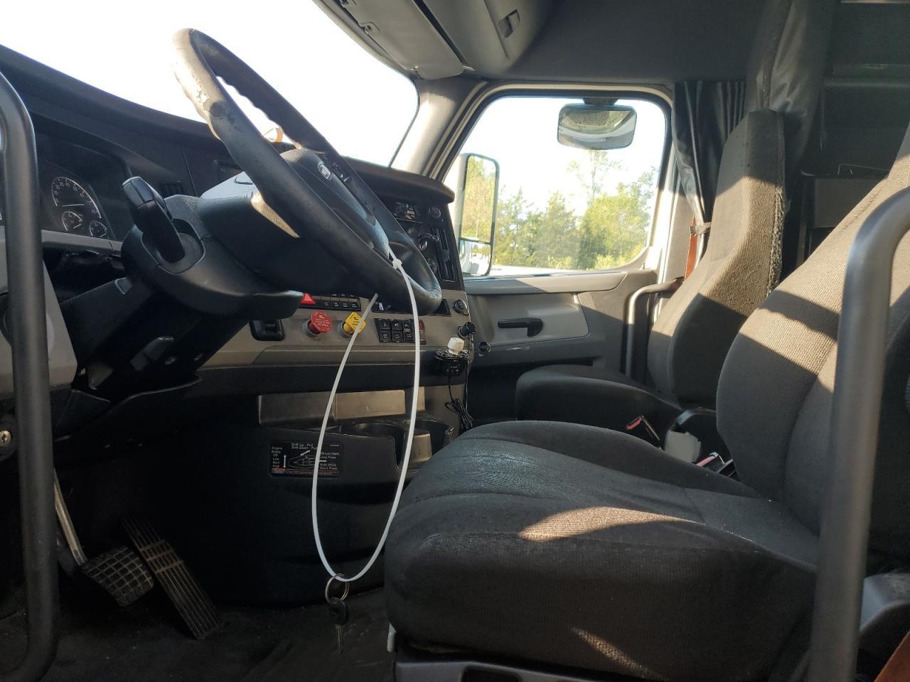 2019 Freightliner Cascadia 126 Semi Truck