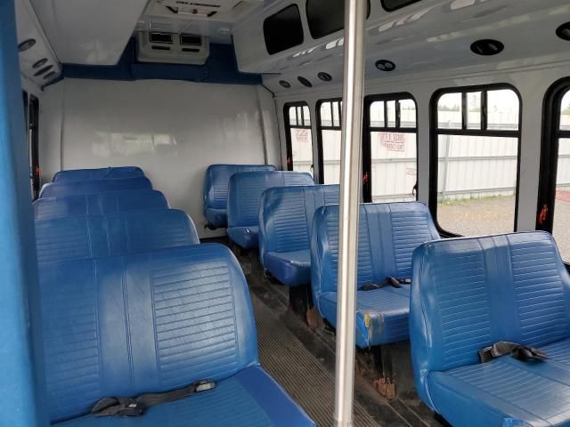 2009 Ford Econoline E450 Super Duty Cutaway Van