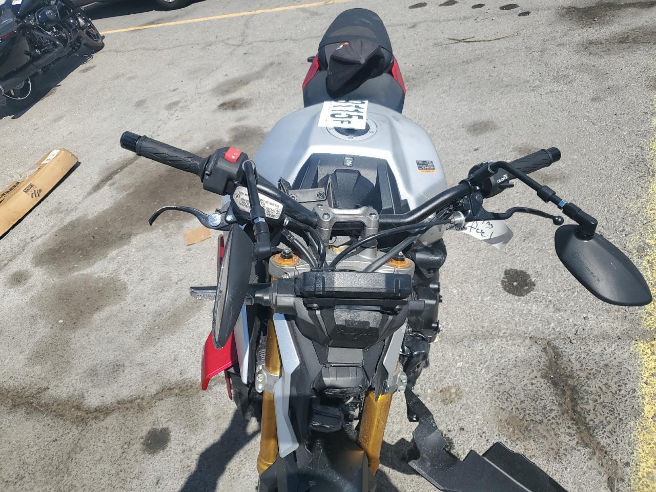 2024 Suzuki GSX-S1000 A