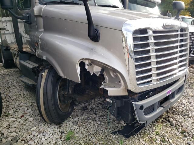 2013 Freightliner Cascadia 125 Semi Truck