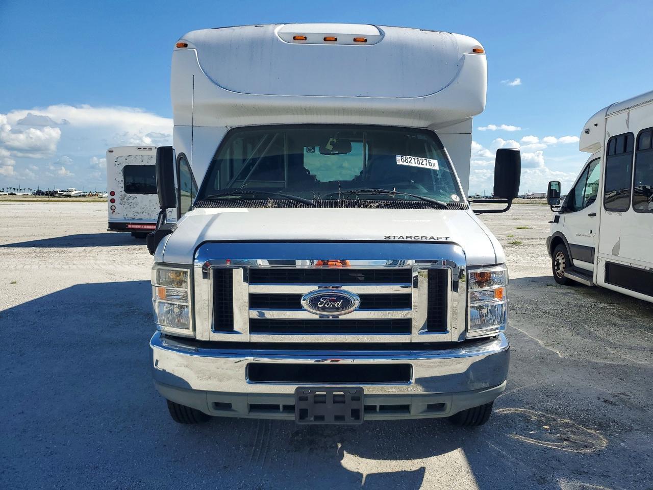 2021 Ford Econoline E350 Super Duty Cutaway Van