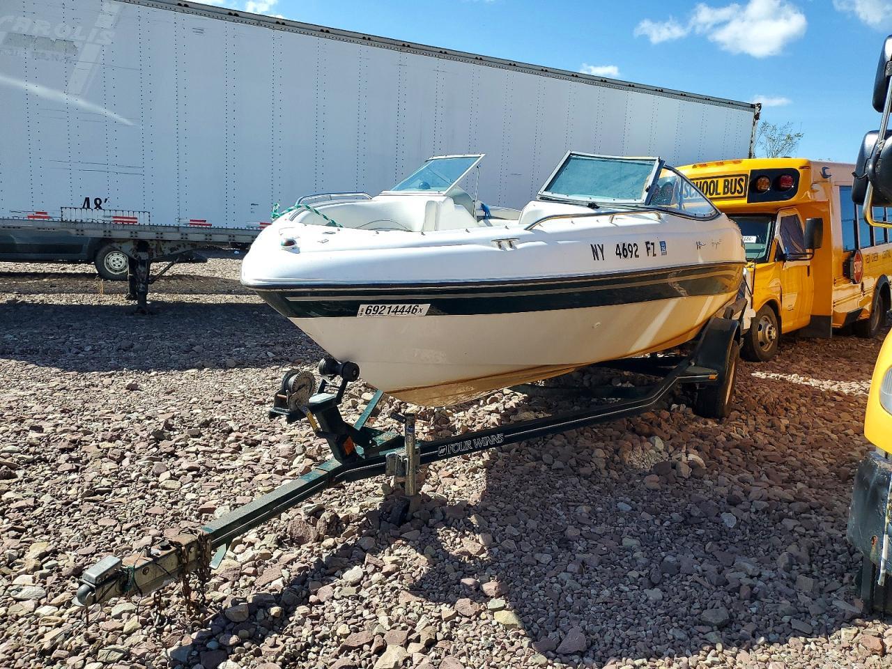 2000 Four Winds Horizon Boat