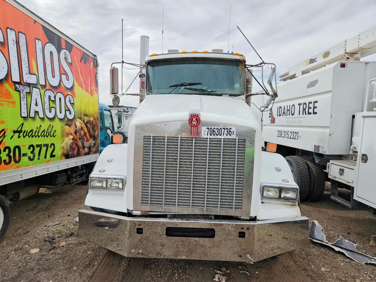 2005 Kenworth T800 Semi Truck