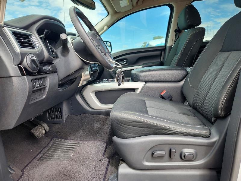 2017 Nissan Titan SV