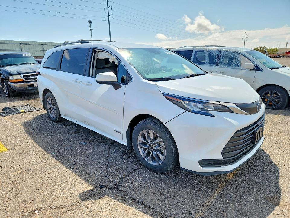 2021 Toyota Sienna LE