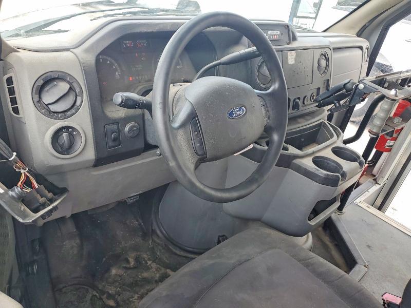 2016 Ford Econoline E350 Super Duty Cutaway Van