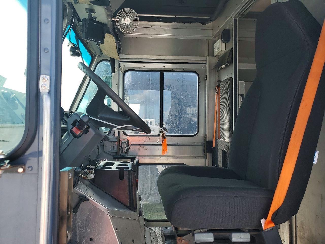 2020 Freightliner MT45G Chassis Delivery Truck