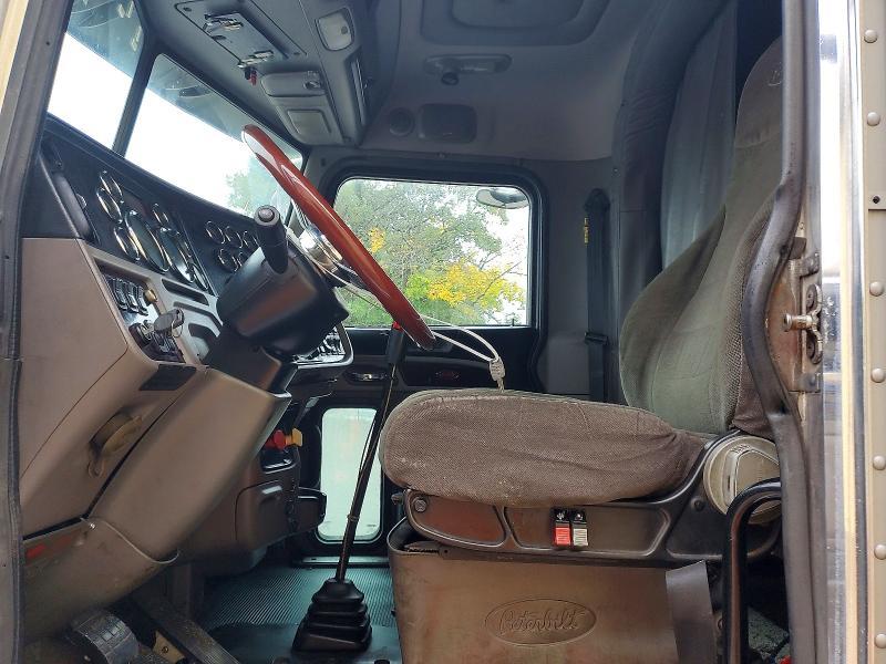 2013 Peterbilt 2014 Peterbilt 389 Semi Truck