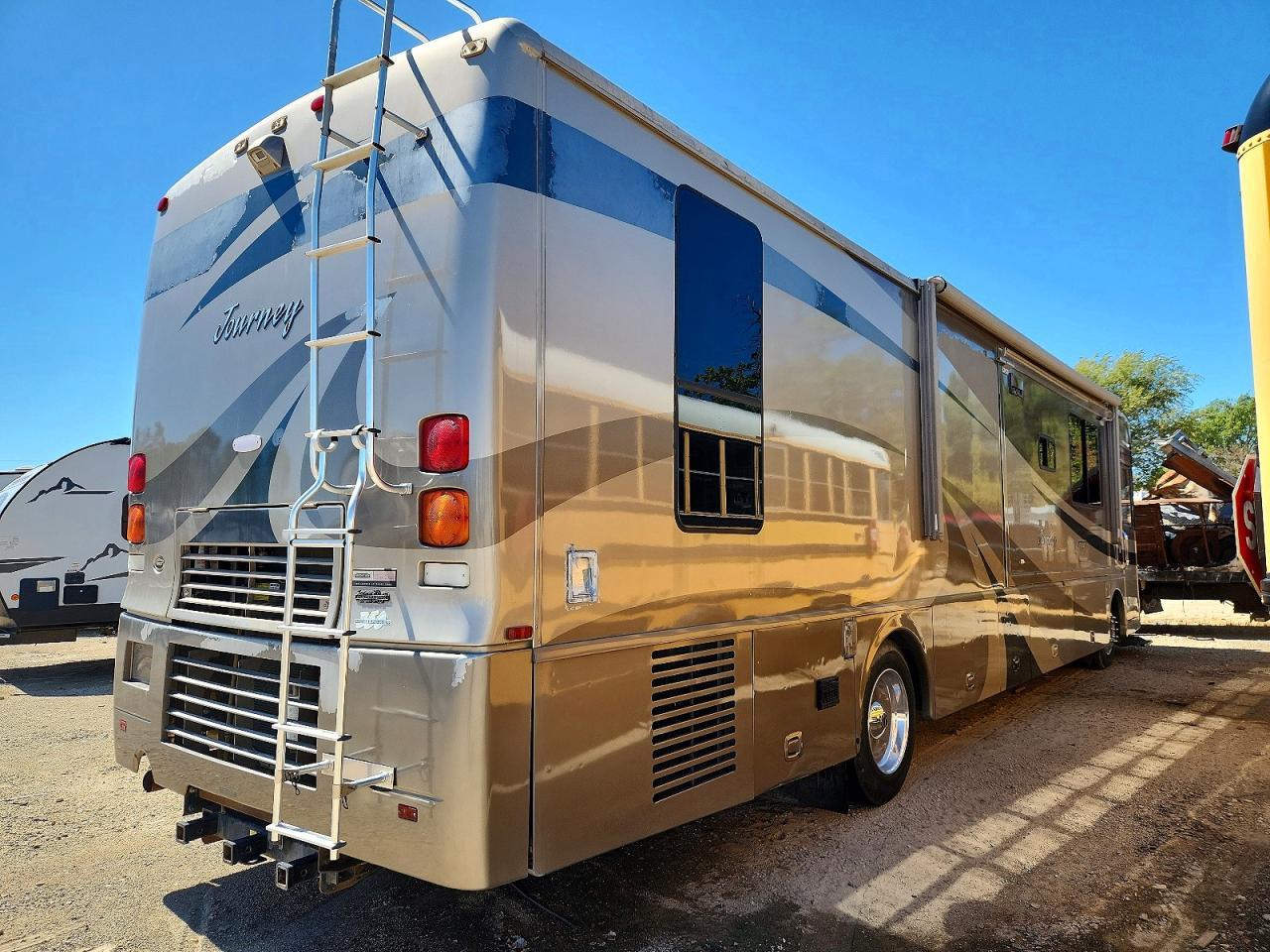 2005 Winn 2004 Winnebago Journey RV