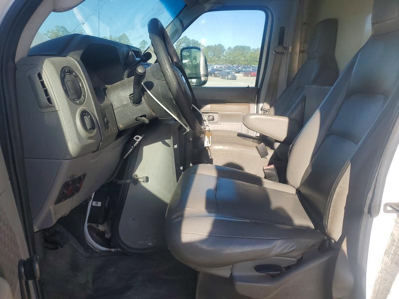 2010 Ford Econoline E350 Super Duty Cutaway Van
