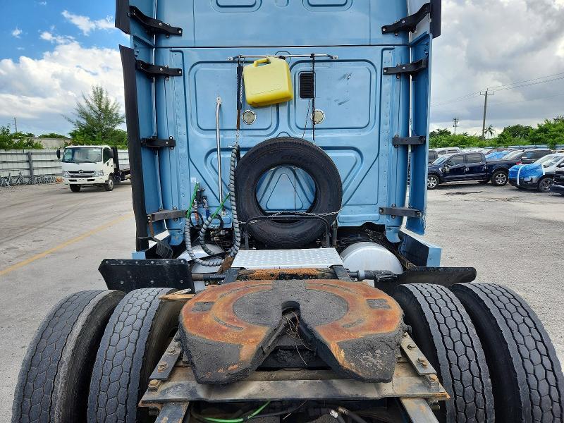 2016 Freightliner Cascadia 125 Semi Truck